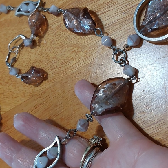 🩵5/$25 Silvertone Blush Pink Glass Bead Necklace Earring Set Leverback 18" - Picture 4 of 5